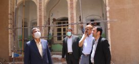 بازدید شهردارو رئیس شورای اسلامی از روند تعمیر و بهسازی اولین بومگردی شهرداری تایباد