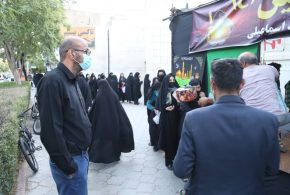 توزیع حلیم نذری صبح روز عاشورا توسط شهرداری و شورای اسلامی شهر تایباد